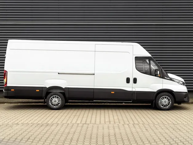 IVECO 35 S 18H A8 L4H2 Kasten