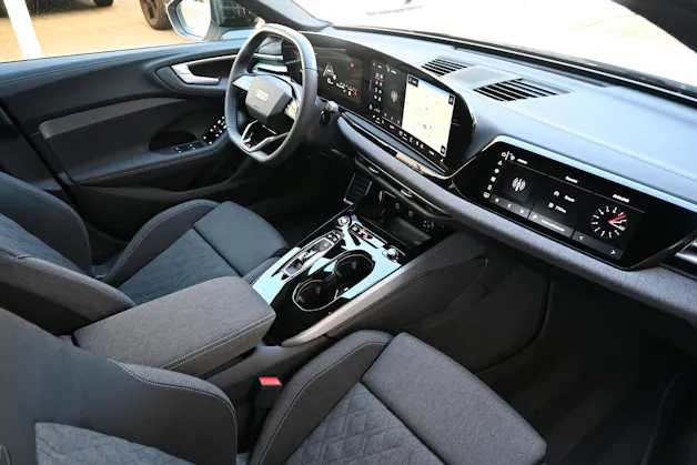 AUDI A5 Avant 40 TFSI S Line Plus S tronic 204PS + Werksgarantie 05.2027