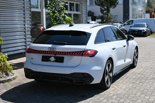 AUDI A5 Avant 40 TFSI S Line Plus S tronic 204PS + Werksgarantie 05.2027