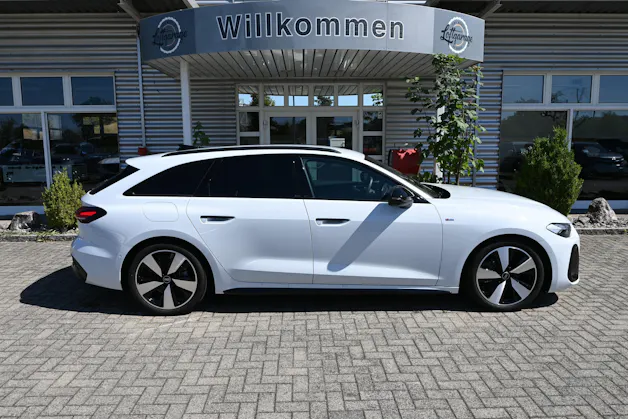 AUDI A5 Avant 40 TFSI S Line Plus S tronic 204PS + Werksgarantie 05.2027