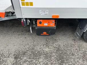 IVECO 35 S 18H A8 HIi-Matic 8-Gang Durchlader mit 2x Hebebühnen und Anhänger