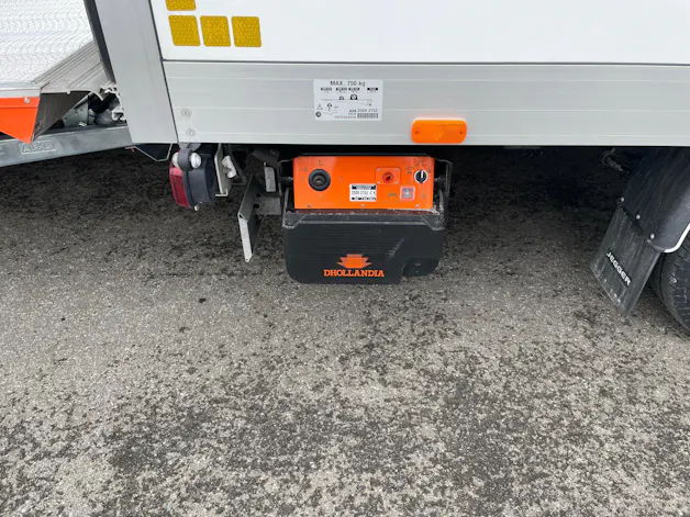 IVECO 35 S 18H A8 HIi-Matic 8-Gang Durchlader mit 2x Hebebühnen und Anhänger