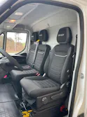 IVECO 35 S 18H A8 HIi-Matic 8-Gang Durchlader mit 2x Hebebühnen und Anhänger