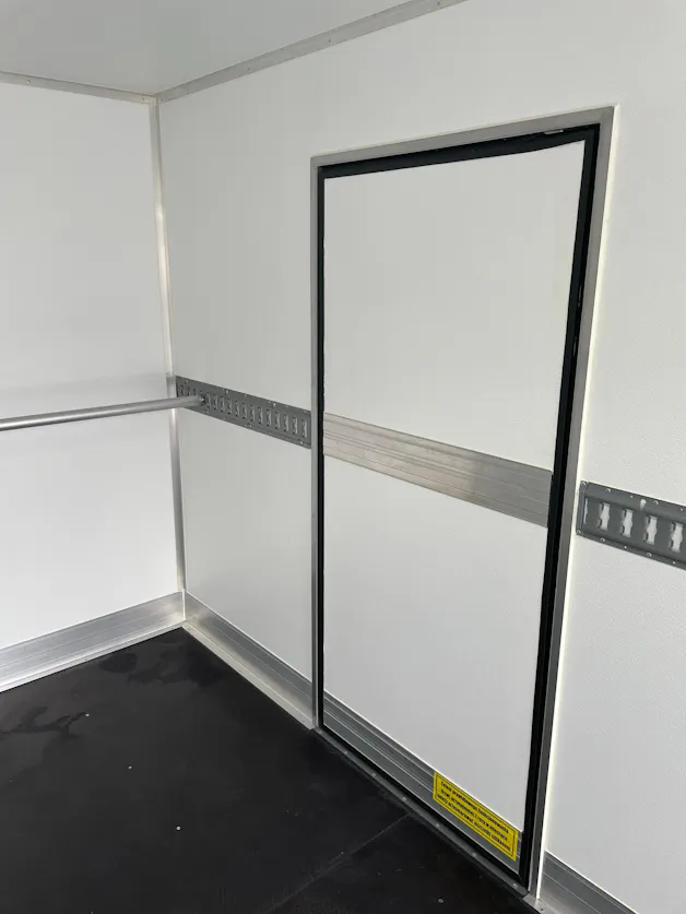 IVECO 35 S 18H A8 HIi-Matic 8-Gang Durchlader mit 2x Hebebühnen und Anhänger