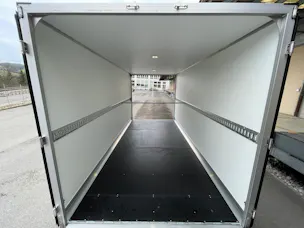 IVECO 35 S 18H A8 HIi-Matic 8-Gang Durchlader mit 2x Hebebühnen und Anhänger