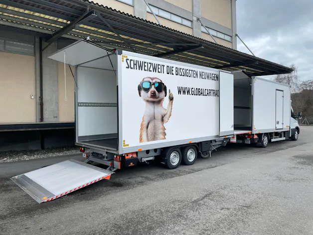 IVECO 35 S 18H A8 HIi-Matic 8-Gang Durchlader mit 2x Hebebühnen und Anhänger