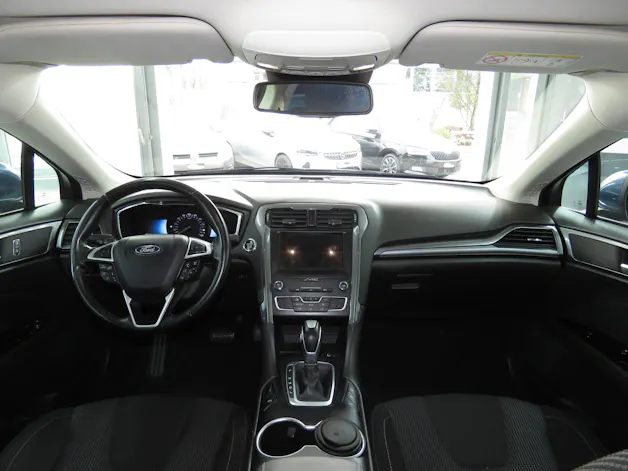 FORD Mondeo 2.0 HEV Titanium eCVT (Automat)