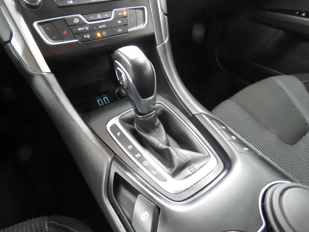 FORD Mondeo 2.0 HEV Titanium eCVT (Automat)