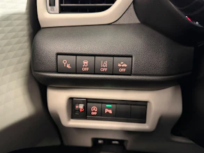 https://vehicle.imgix.net/4521406/3c11b1a9-248b-4199-914a-3dc831a41499.jpeg