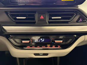 https://vehicle.imgix.net/4521406/c0cac35c-dc74-4e5b-8f46-089a82207974.jpeg