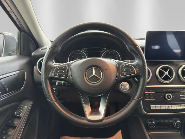 MERCEDES-BENZ A 200 Style 7G-DCT
