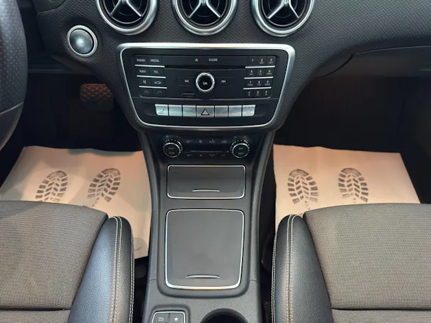 MERCEDES-BENZ A 200 Style 7G-DCT