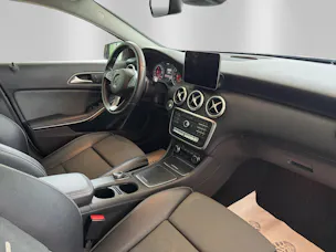 MERCEDES-BENZ A 200 Style 7G-DCT