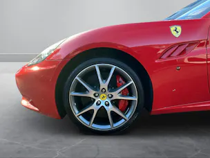 FERRARI California 4.3 V8 | CH-FAHRZEUG | NUR 24'850 KM | 460 PS | V8 | CABRIOLET