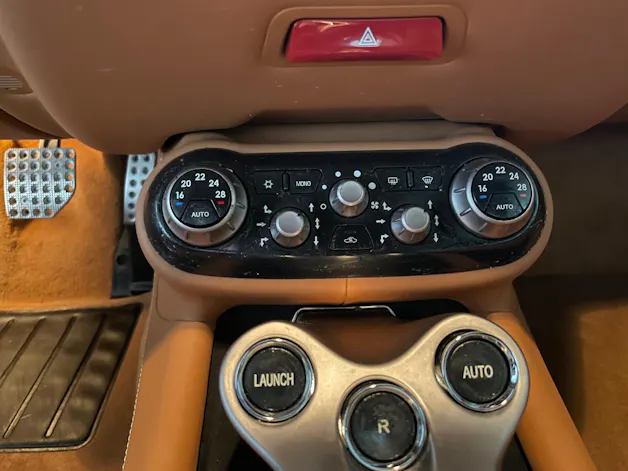 FERRARI California 4.3 V8 | CH-FAHRZEUG | NUR 24'850 KM | 460 PS | V8 | CABRIOLET