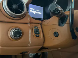 FERRARI California 4.3 V8 | CH-FAHRZEUG | NUR 24'850 KM | 460 PS | V8 | CABRIOLET