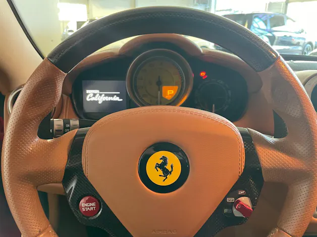 FERRARI California 4.3 V8 | CH-FAHRZEUG | NUR 24'850 KM | 460 PS | V8 | CABRIOLET
