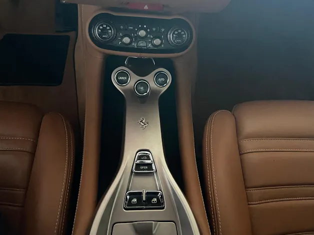 FERRARI California 4.3 V8 | CH-FAHRZEUG | NUR 24'850 KM | 460 PS | V8 | CABRIOLET