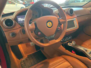 FERRARI California 4.3 V8 | CH-FAHRZEUG | NUR 24'850 KM | 460 PS | V8 | CABRIOLET