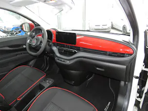FIAT 500 C electric 87 kW Swiss Edition (Automat) (RW 298 km)