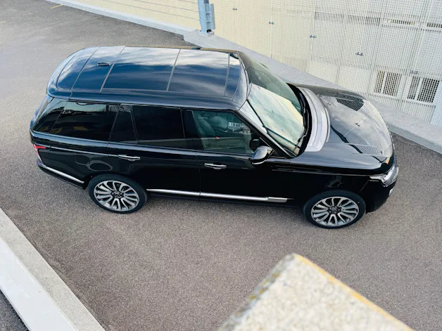 Land Rover Range Rover 5.0 V8 Supercharged Autobiography – 1. Hand | vollständige Emil Frey Historie | Neuwagen Zustand