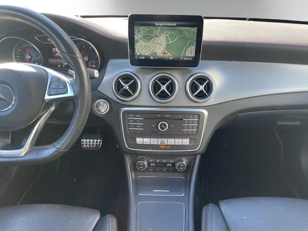 MERCEDES-BENZ CLA 250 AMG Line 7G-DCT– SPORTLICHE LIMOUSINE - CHARAKTER MIT AMG LINE | 4MATIC | PANORAMA-SCHIEBEDACH