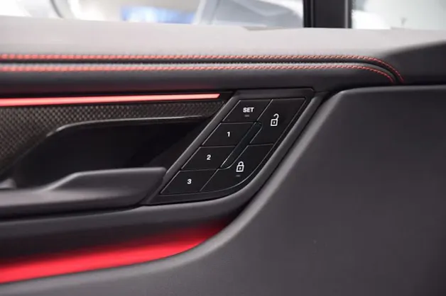 PORSCHE Macan 4 GTS 100kWh