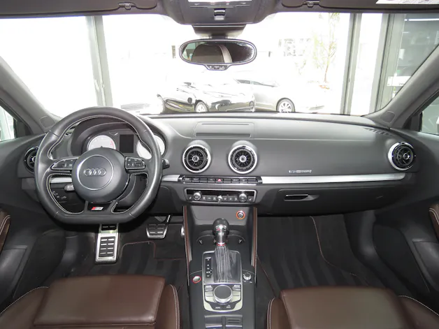 AUDI S3 Sportback 2.0 TFSI Quattro S-tronic (Automat)
