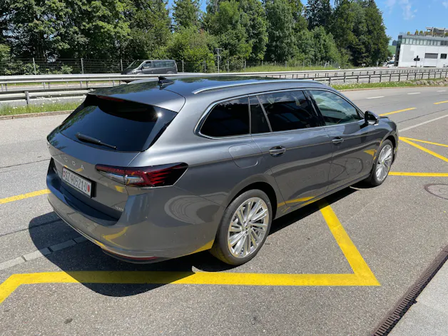 SKODA Superb Combi 2.0 TDi L&K 4x4 DSG