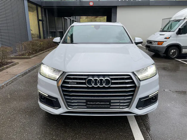 AUDI Q7 e-tron 3.0 TDI quattro tiptronic