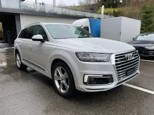 AUDI Q7 e-tron 3.0 TDI quattro tiptronic