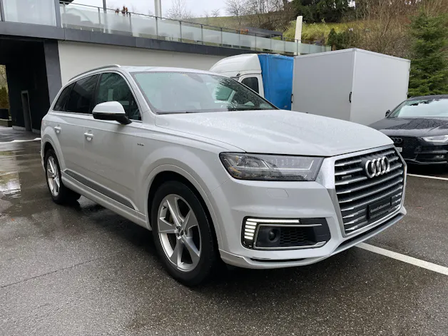 AUDI Q7 e-tron 3.0 TDI quattro tiptronic