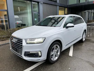 AUDI Q7 e-tron 3.0 TDI quattro tiptronic