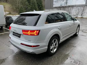 AUDI Q7 e-tron 3.0 TDI quattro tiptronic