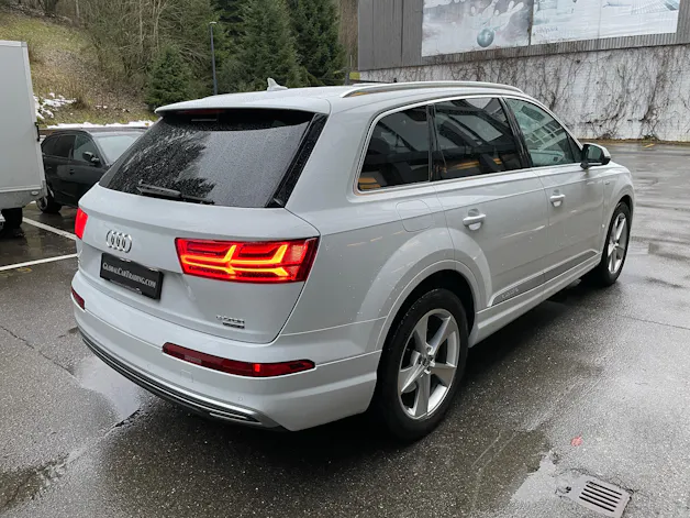 AUDI Q7 e-tron 3.0 TDI quattro tiptronic