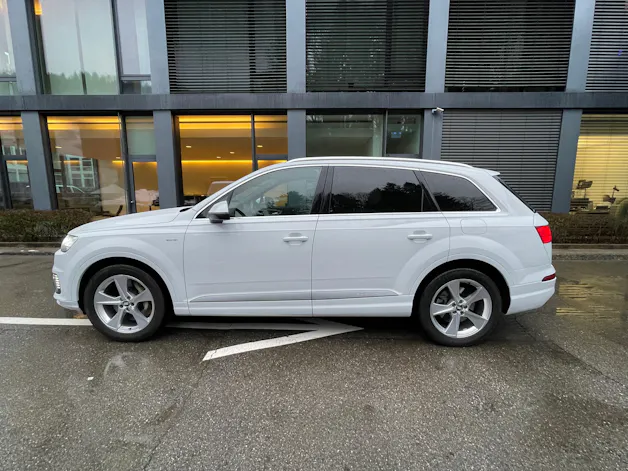 AUDI Q7 e-tron 3.0 TDI quattro tiptronic