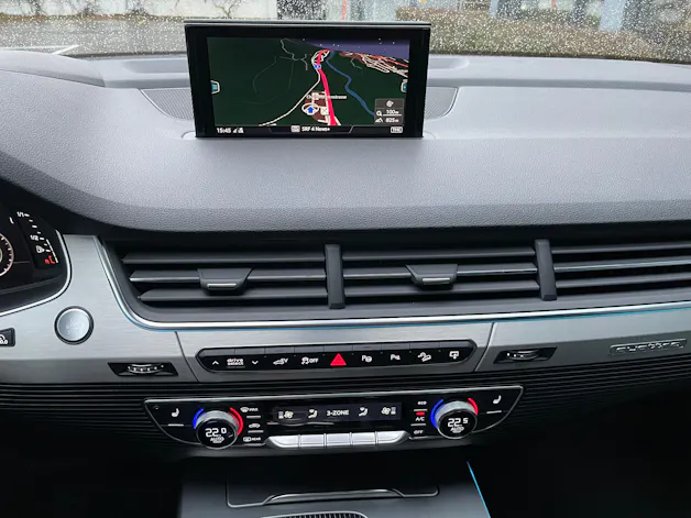 AUDI Q7 e-tron 3.0 TDI quattro tiptronic