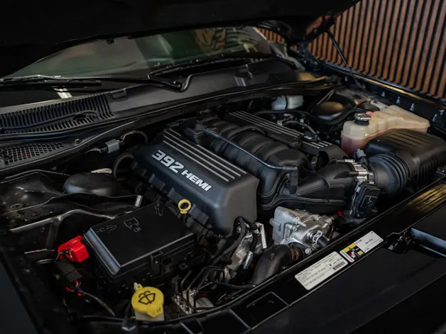 DODGE Challenger SRT8 6.4L HEMI