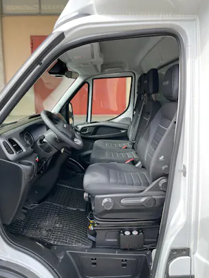 IVECO Daily 35 S 16H 3.0 Kasten mit Hebebühne
