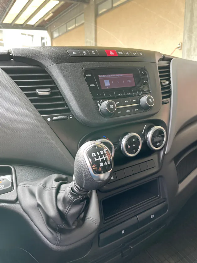 IVECO Daily 35 S 16H 3.0 Kasten mit Hebebühne