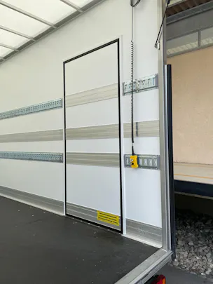 IVECO Daily 35 S 16H 3.0 Kasten mit Hebebühne