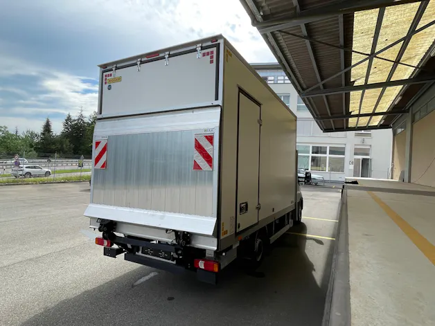 IVECO Daily 35 S 16H 3.0 Kasten mit Hebebühne