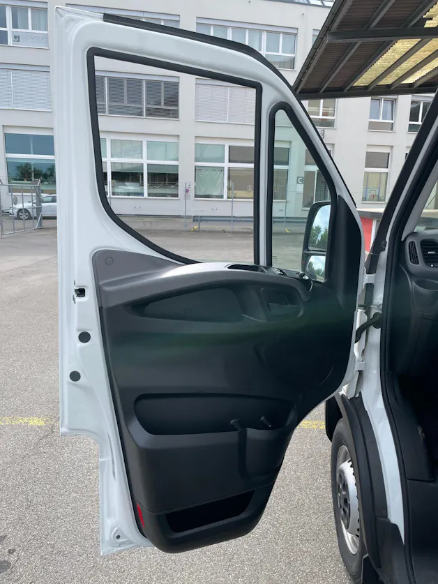 IVECO Daily 35 S 16H 3.0 Kasten mit Hebebühne