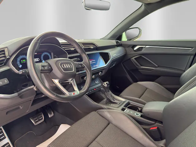 AUDI Q3 45 TFSI e S line Attraction S-tronic