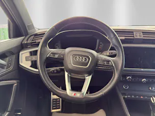 AUDI Q3 45 TFSI e S line Attraction S-tronic
