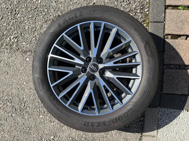 AUDI Q3 45 TFSI e S line Attraction S-tronic