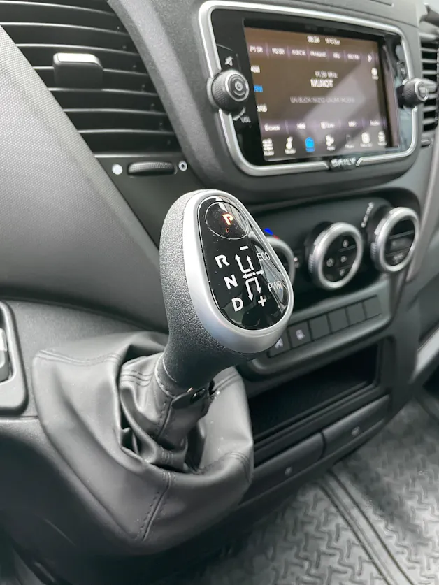 IVECO 35 S 16H A8 Kastenwagen mit Hebebühne