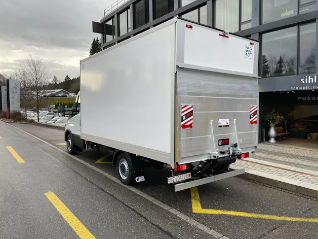 IVECO 35 S 16H A8 Kastenwagen mit Hebebühne