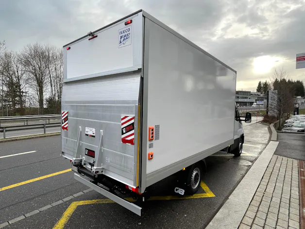 IVECO 35 S 16H A8 Kastenwagen mit Hebebühne