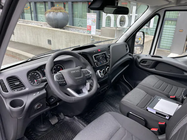 IVECO 35 S 16H A8 Kastenwagen mit Hebebühne